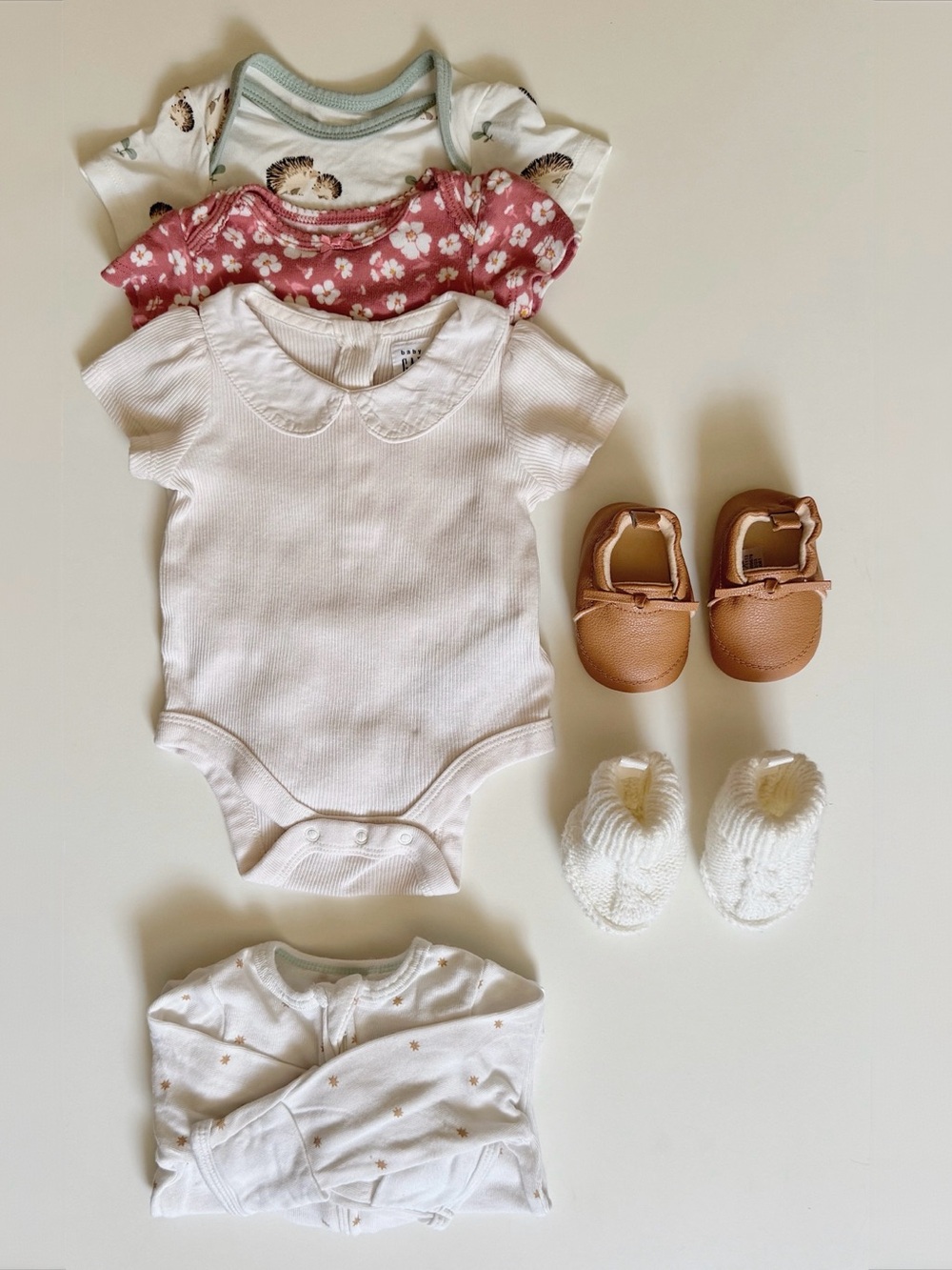 0-3 month girl bundle • booties, onesie, sleeper set • kyte, carters, gap kids